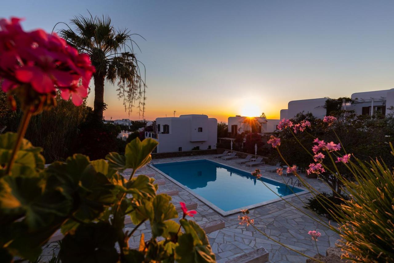 Callisti Mykonos Town With Pool View And Calypso Upper Floor With Sea View Exterior photo