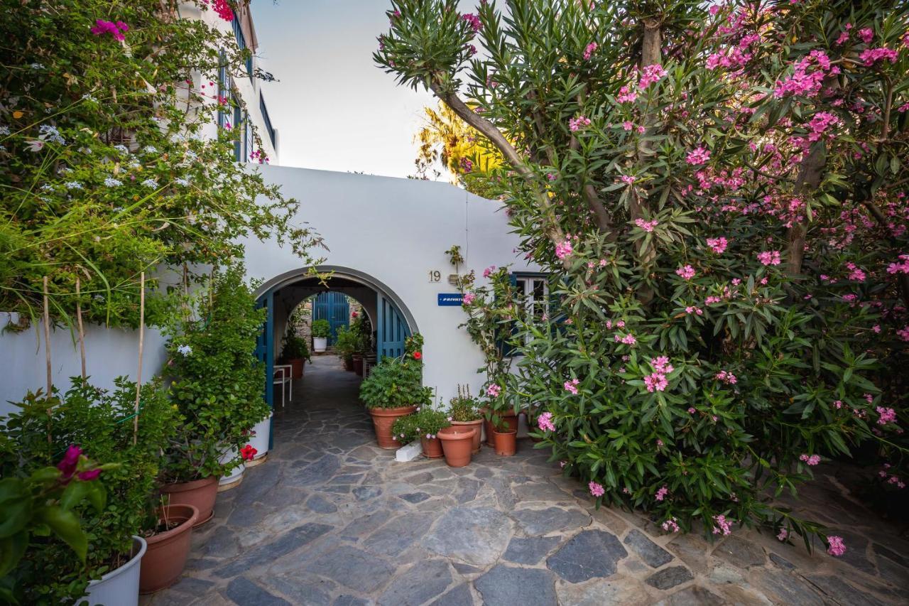 Callisti Mykonos Town With Pool View And Calypso Upper Floor With Sea View Exterior photo