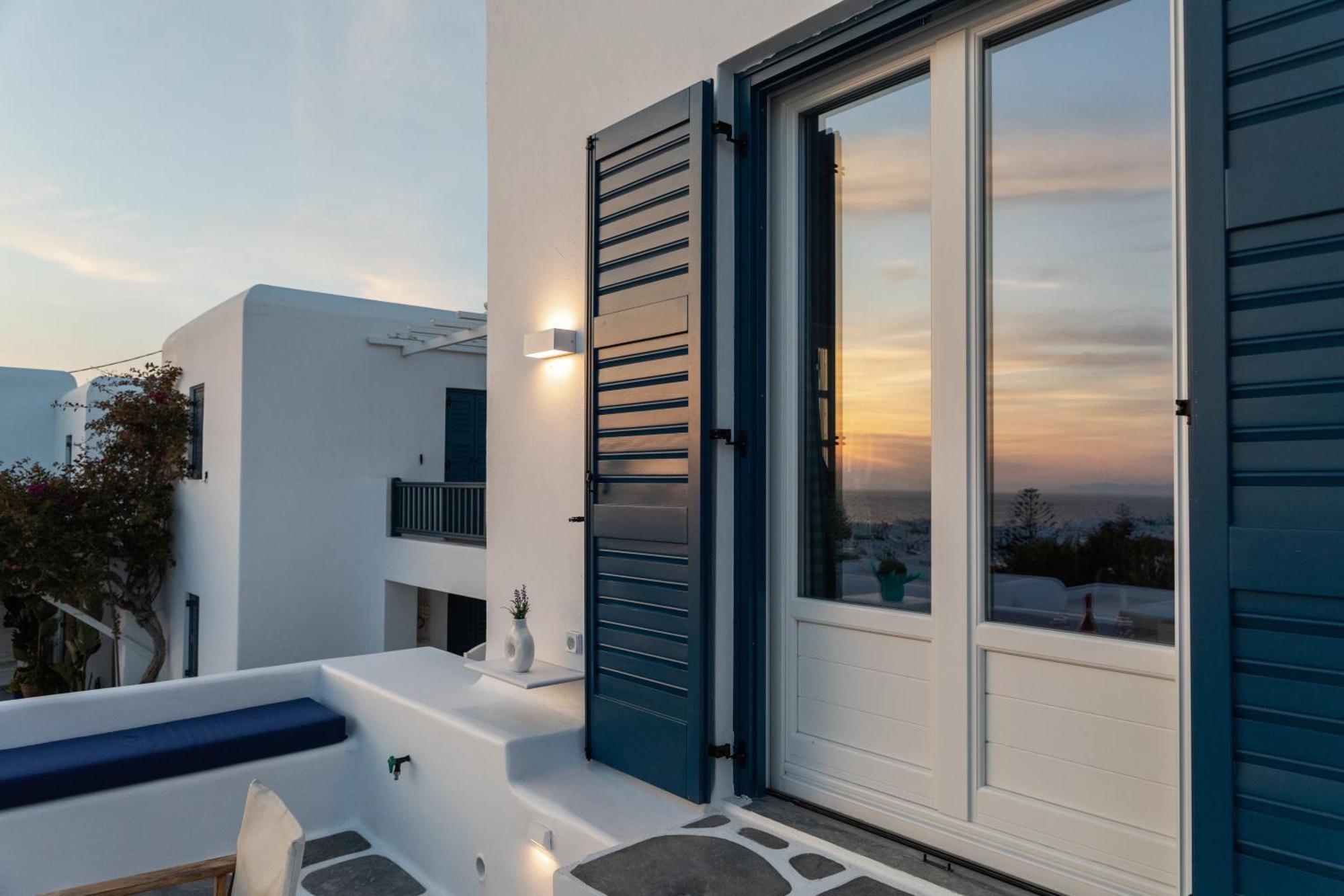 Callisti Mykonos Town With Pool View And Calypso Upper Floor With Sea View Exterior photo