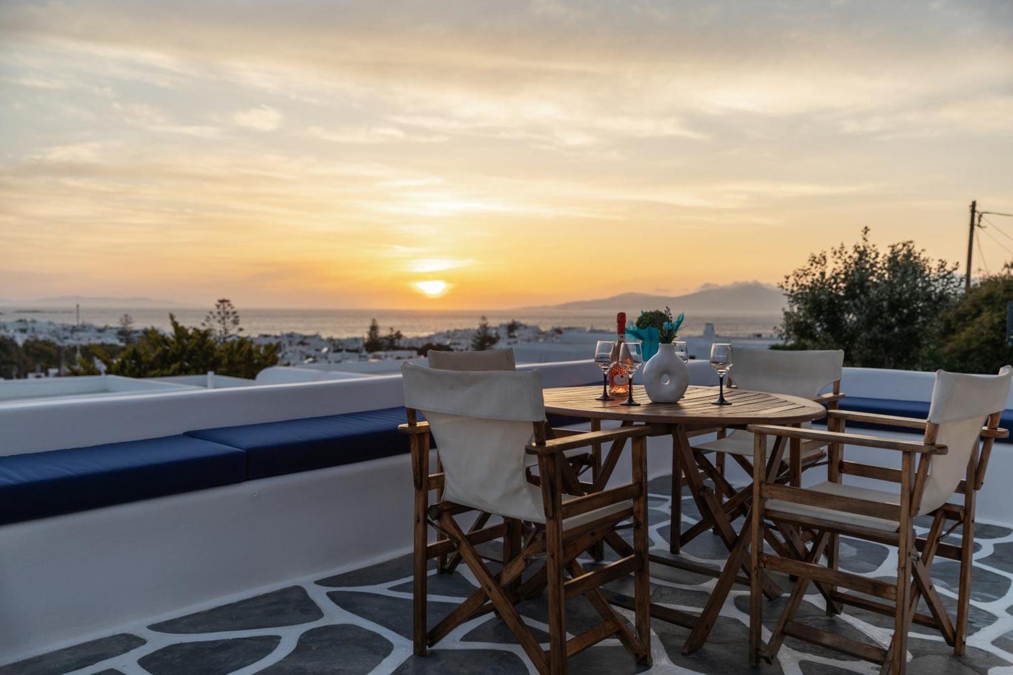 Callisti Mykonos Town With Pool View And Calypso Upper Floor With Sea View Exterior photo