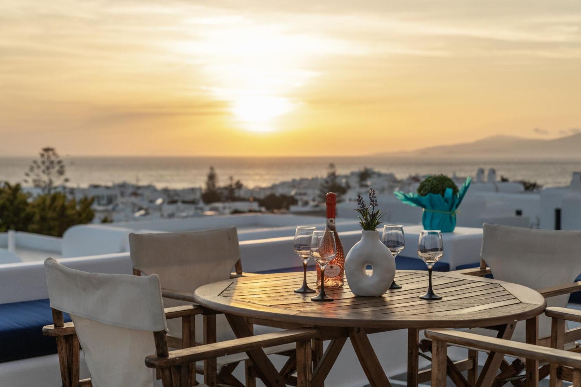 Callisti Mykonos Town With Pool View And Calypso Upper Floor With Sea View Exterior photo