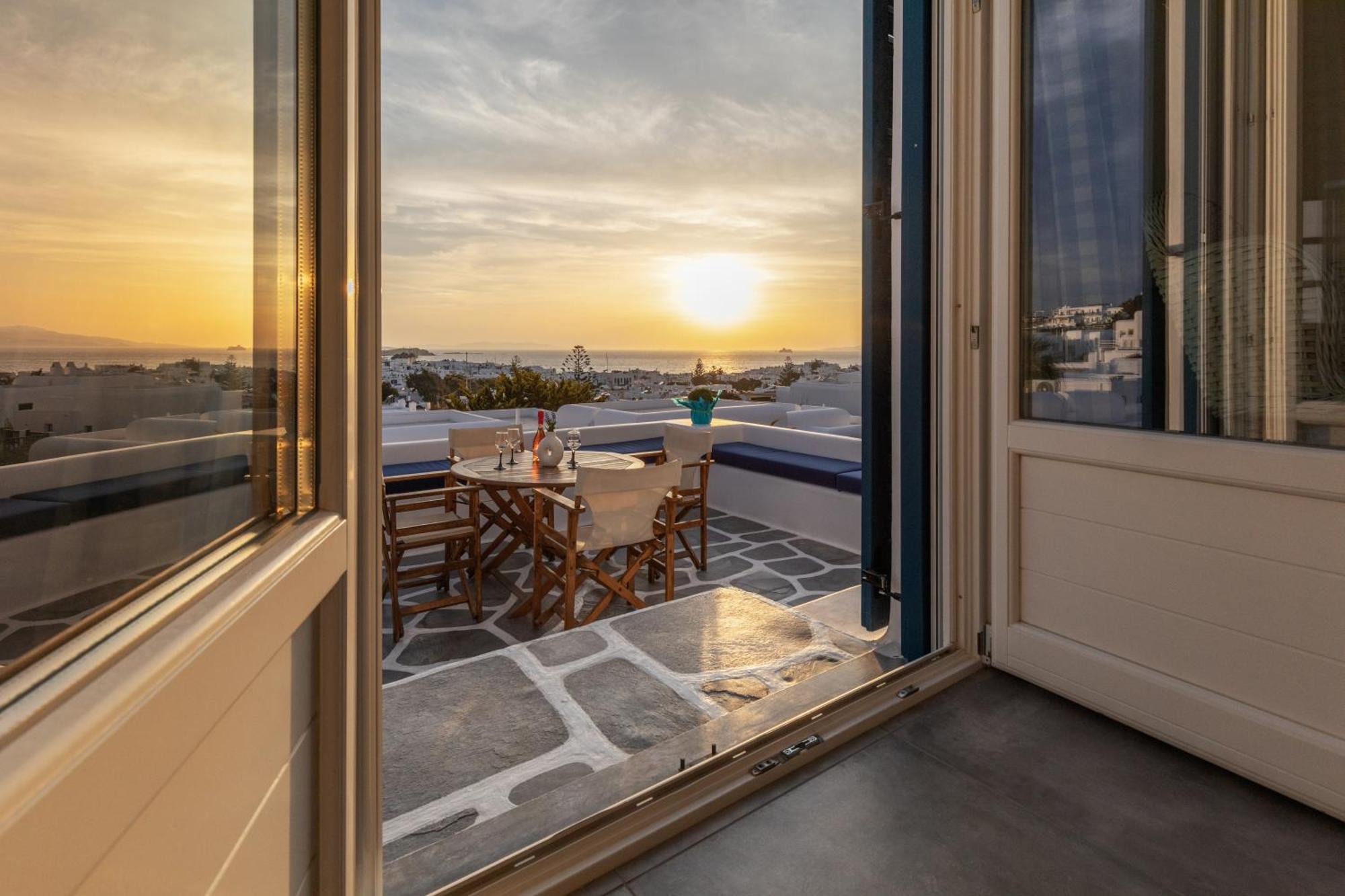 Callisti Mykonos Town With Pool View And Calypso Upper Floor With Sea View Exterior photo